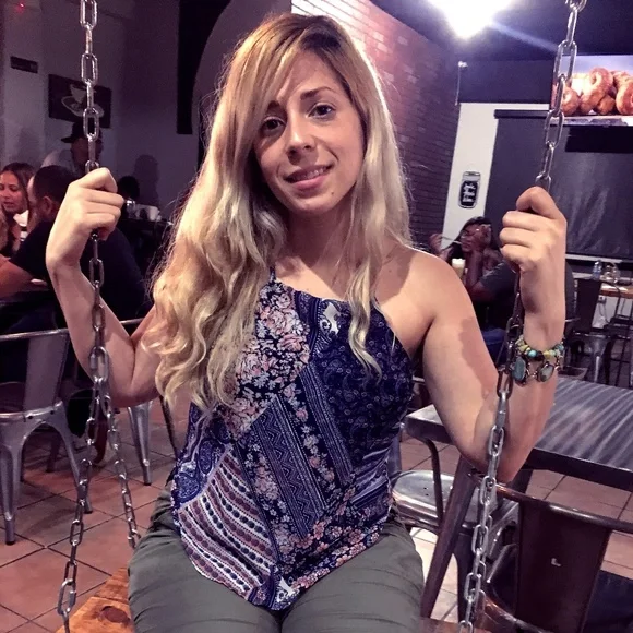 Meet your Posher, Viviana - Picture 1 of 1